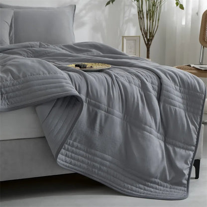 Lightweight washable summer comforter with pleated design, breathable fiber-filled cooling blanket for adults
